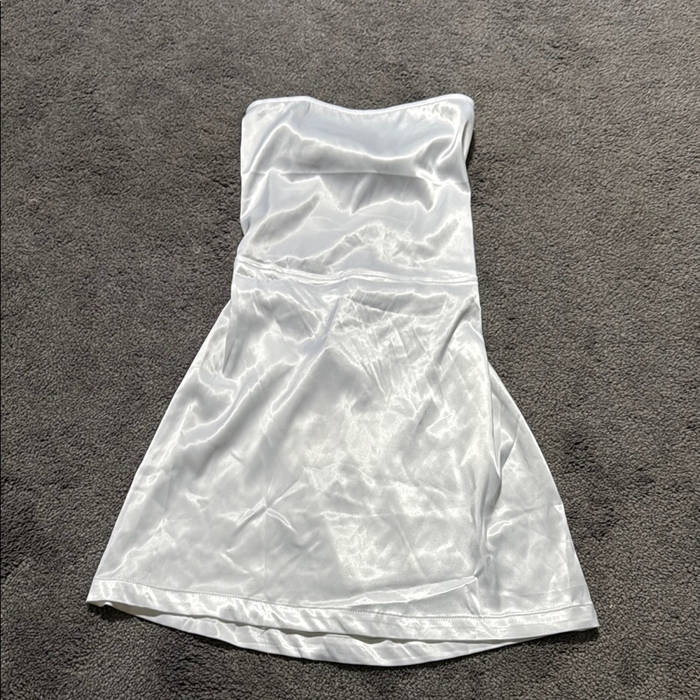 BRAND NEW WITH TAGS Edikted White Strapless Dress